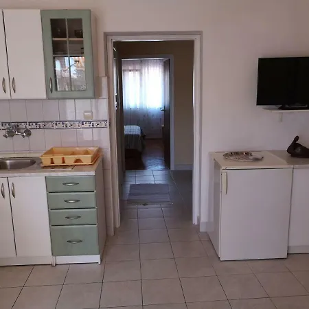 Apartment Dora *